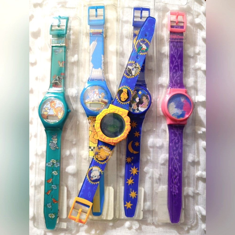 Vtg Fantasma Disney Bambi Pocahontas Oliver Hunchback Sleeping Beauty Watches
